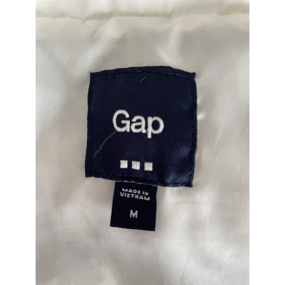 GAP White Puffer Vest - Picture 4 of 10